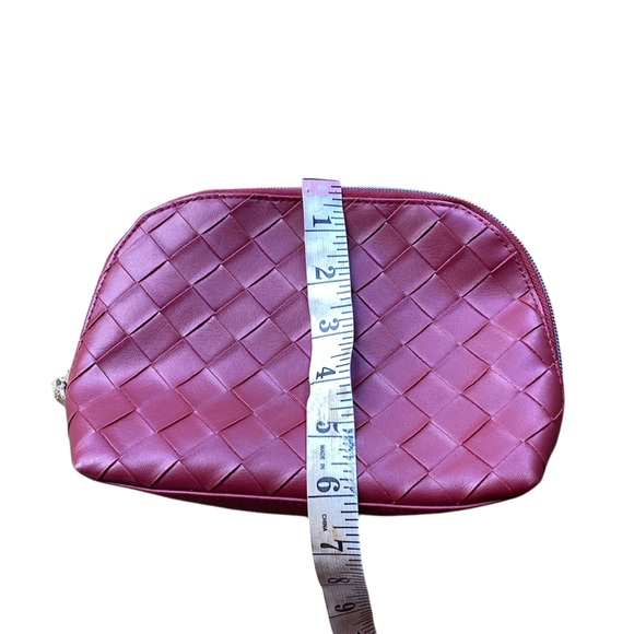 Neiman Marcus Tote and Makeup bag set in faux leather - Picture 9 of 11